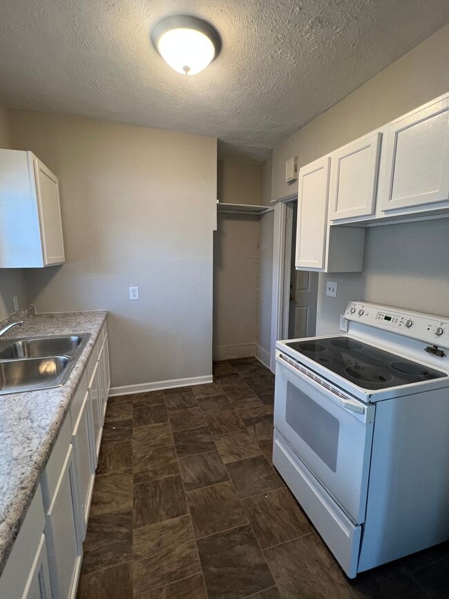 Photo - 3 Bedroom/ 1 Bathroom $995 Coming soon!