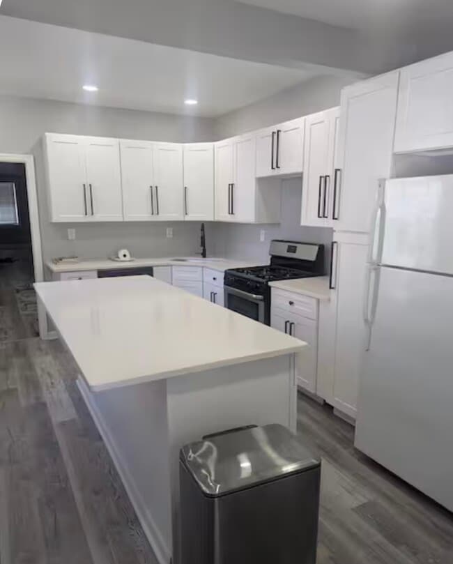 Building Photo - 229 Conover St