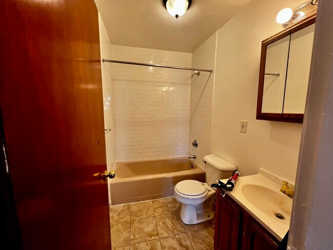 Photo - 155 Williams St Unidad 18