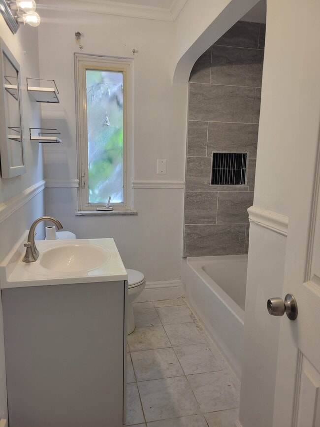 Photo - 10794 Marne St