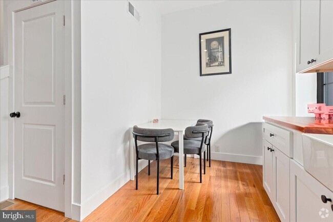 Building Photo - 412 Sepviva St Rental