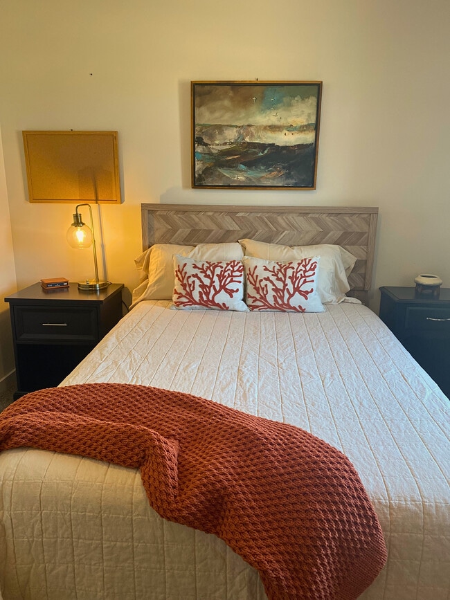 Rm 2: Includes nightstands, lamp & a dresser with plenty of storage. - 8941 E 24th Ln Rental