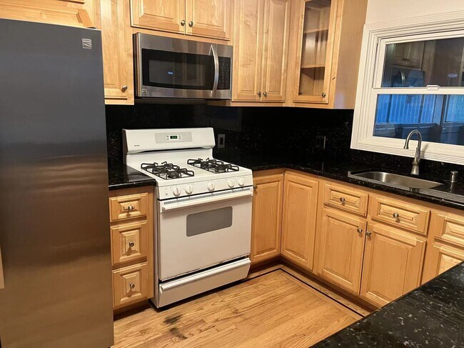 Photo - 3553 Curtiss St