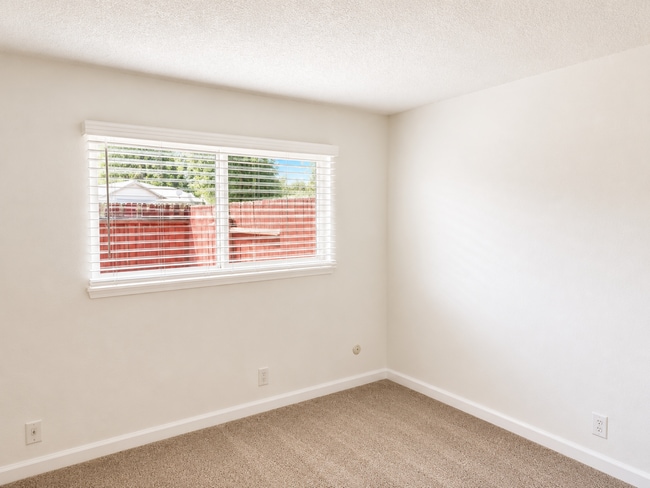 Photo - 5926-5928 Hilltop Drive Unit 5928