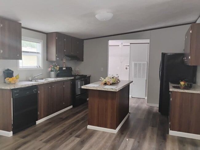 Photo - 166 Elm Dr