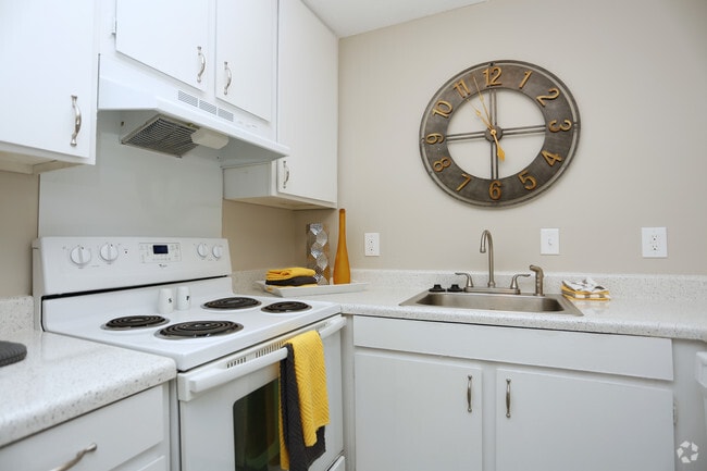 2BR, 2BA - 1,050 SF