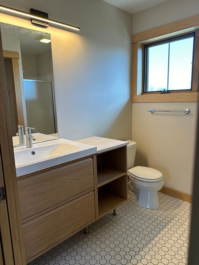 Photo - 1423 Williamson St