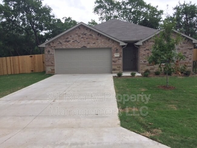 Building Photo - 3115 N Hickory St