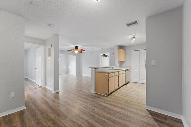 Photo - 5479 Vineland Rd Unit 9202