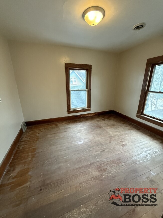 Photo - 303 Harrison St