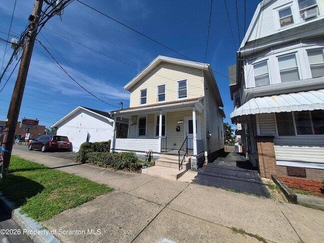 Photo - 556 N Main St