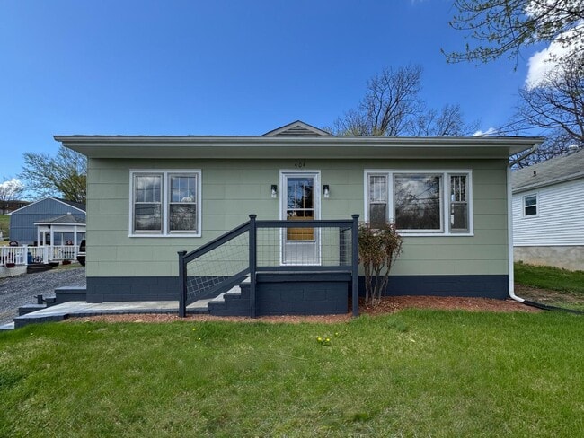 Building Photo - 404 Grubert Ave