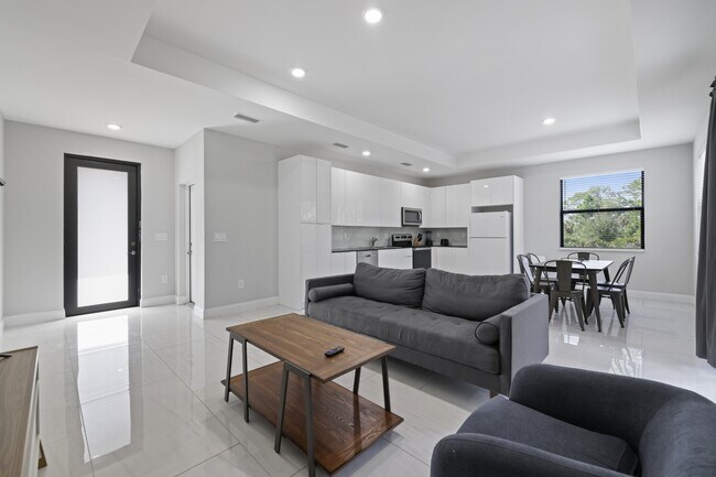 Photo - 674 Windermere Dr