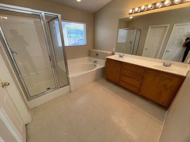 Photo - 3 Bedroom 2 1/2 Bathroom w/Den & Loft