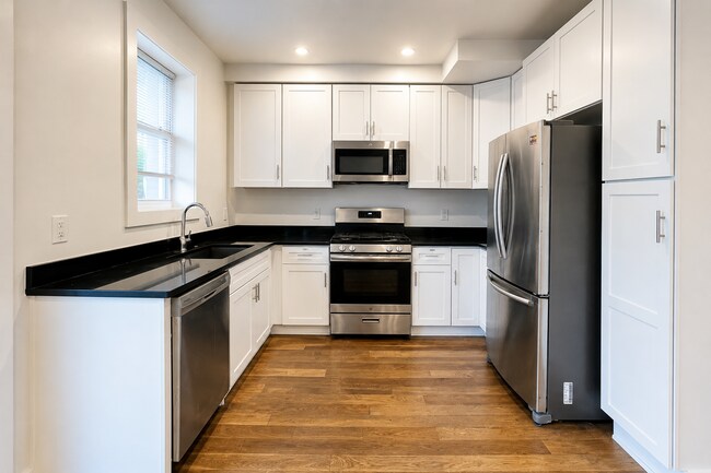 Photo - 727 Quebec Place NW Unit A
