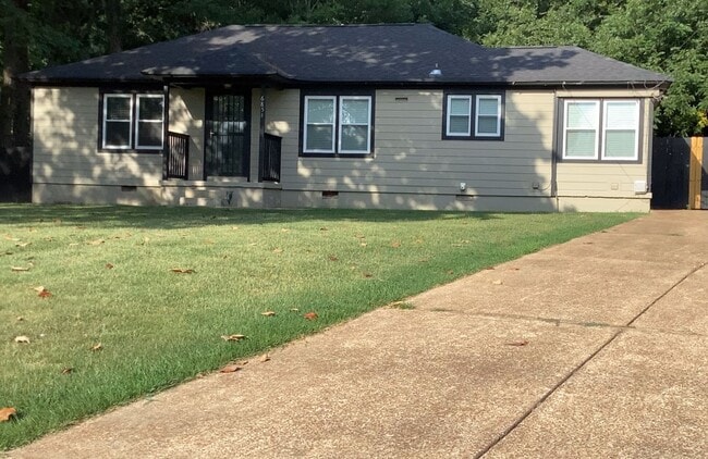 Building Photo - Adorable 3 bedroom, 1 bath home with a lar...