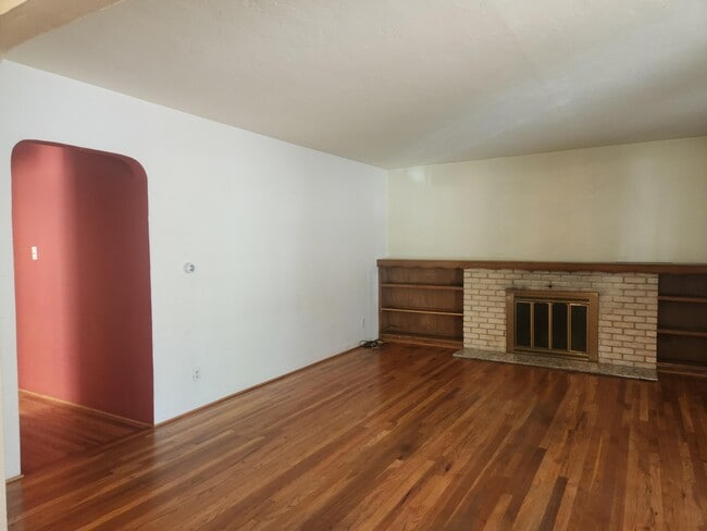 Photo - 917 Girard Blvd SE