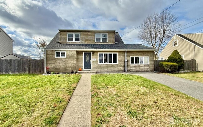 Photo - 33 Windsor Dr