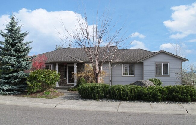4BD/3BA Home with Amazing Peek-a-boo Views... - 4BD/3BA Home with Amazing Peek-a-boo Views...