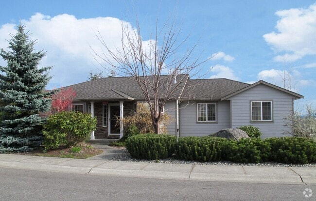 Building Photo - 4BD/3BA Home with Amazing Peek-a-boo Views...
