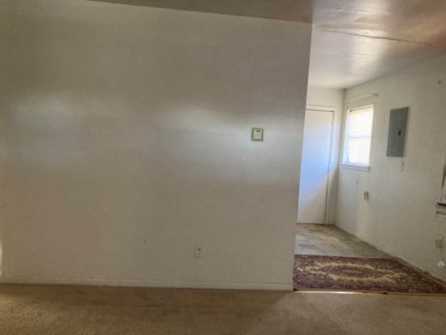 Photo - 5912 Owen St