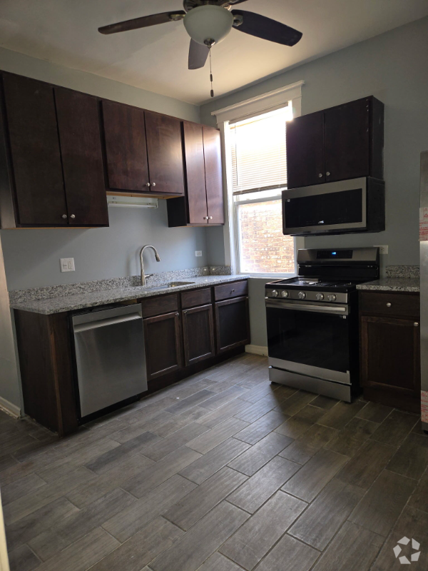 Building Photo - 4910 W Van Buren St Unit 2 Rental