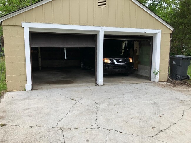 Photo - 2711 Woodbine Ave