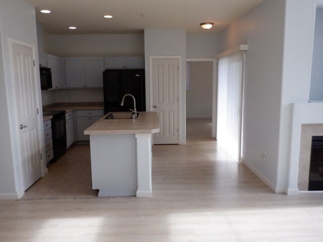 Photo - 2075 Simmons St