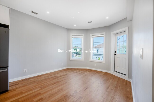 Photo - 27 Linden St Unit 3