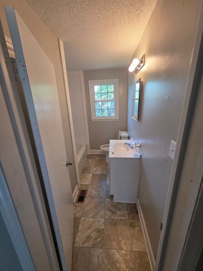 Photo - 2305 Booker St