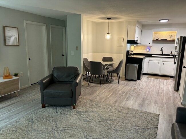 Photo - 24 Robert Ct Unit Apt G