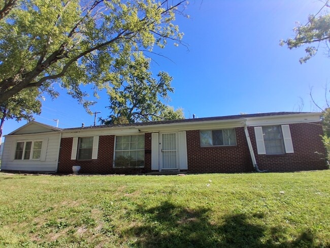 Building Photo - 1709 Crestview Dr Rental