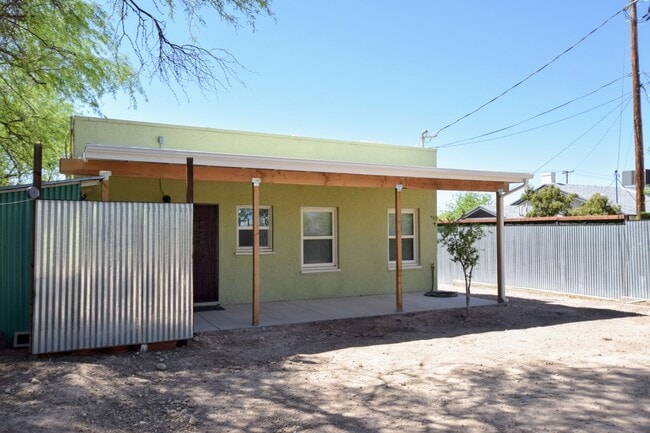 Photo - ALL UTILITIES INCLUDED - Updated Historic 1929 1 Bed 1 Bath Attached Bungalow