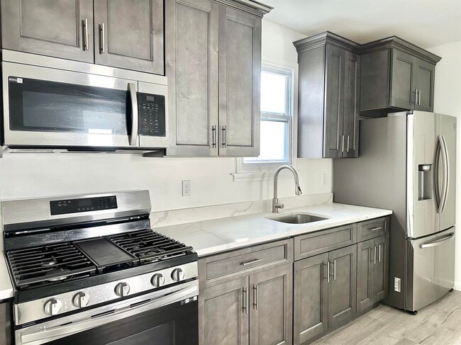 Photo - 619 Seneca St Unit A