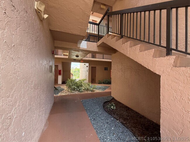 Building Photo - 10790 NW 14th St Unit 187