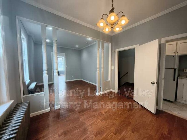 Photo - 127 N 12th St