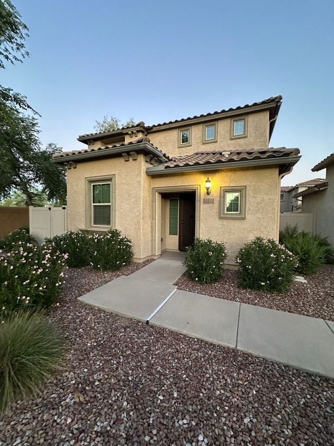 Photo - Charming 3 Bed + Den 2.5 Bath Home with 2 ...