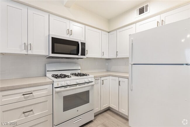 Building Photo - 2251 Wigwam Pkwy Unit 424 Rental