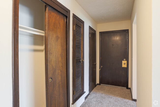2BR, 1BA - 1,000SF