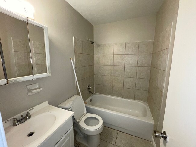 Photo - 3506 NW 21st St Unit Apt 8