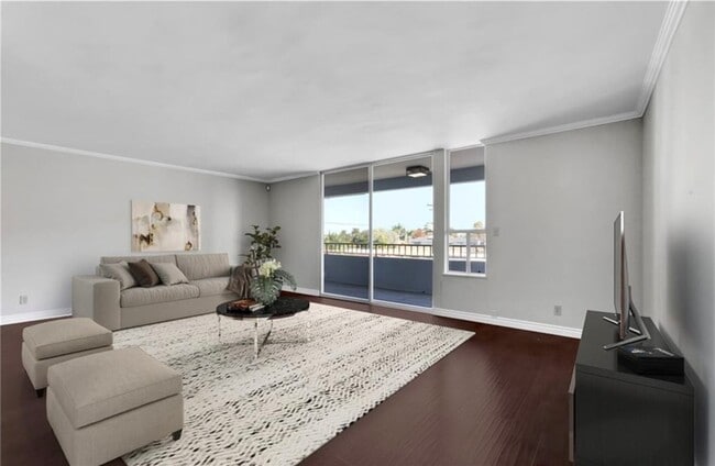 Building Photo - 1635 E Ocean Blvd Unit 4F Rental