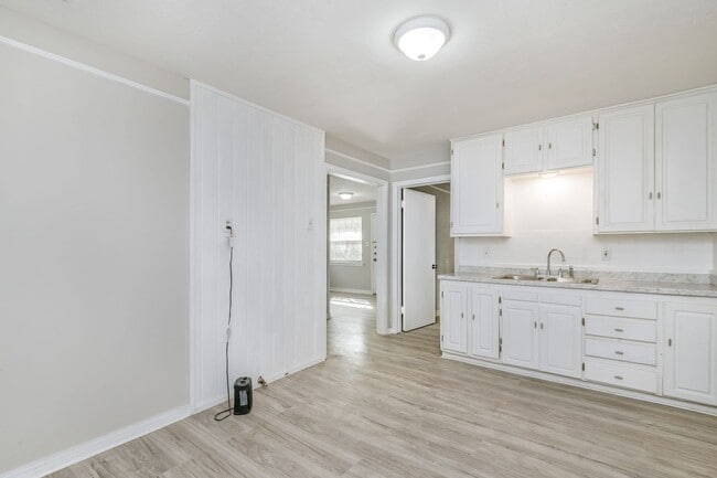 Photo - 2306 SW 8th Ave Unit 2306 SW 8th Ave #3