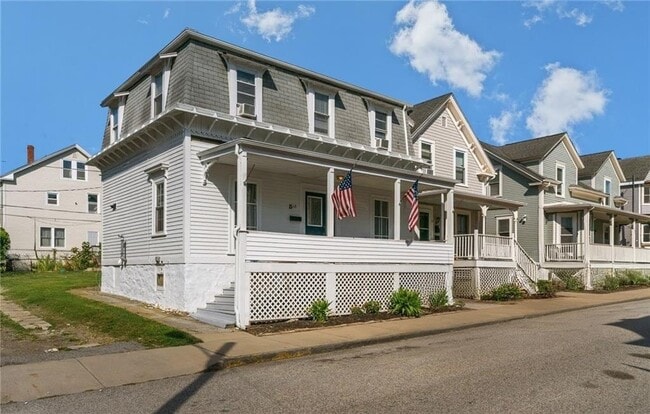 Photo - 15 1/2 Bayview Ave