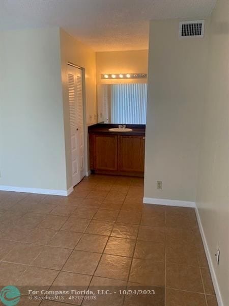 Photo - 728 Executive Center Dr