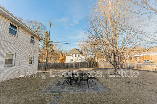 402 W Eldora Ave Unit D
