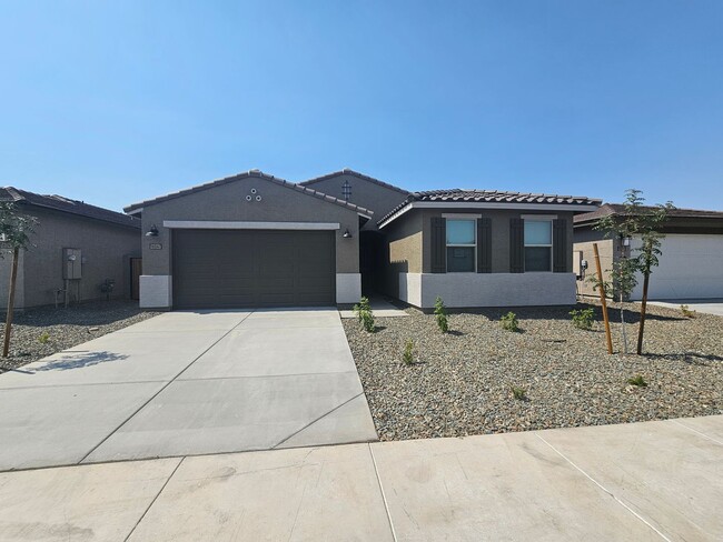 Building Photo - Beautiful new build w mountain views