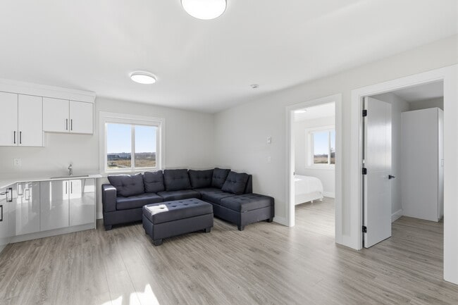 Photo - 15836-15856 56 Ave Unit 2