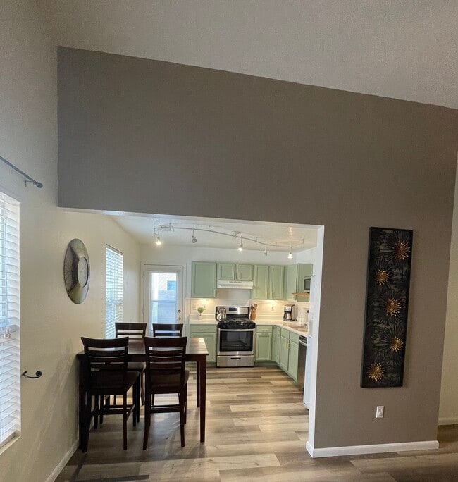 Photo - 10605 Pueblo Plz NW