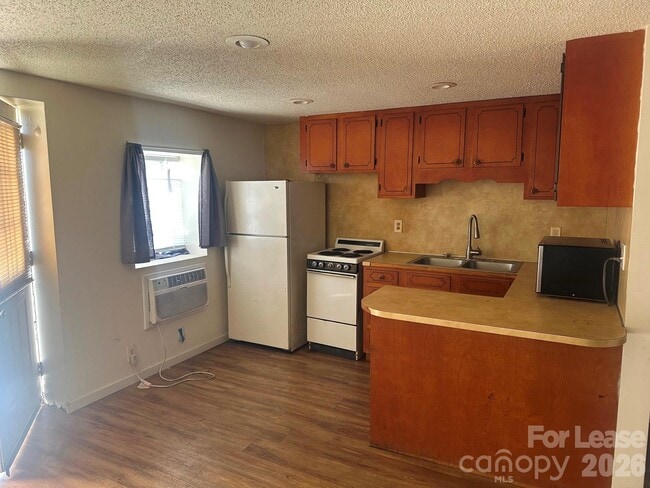 Building Photo - 1305 W Front St Unit B