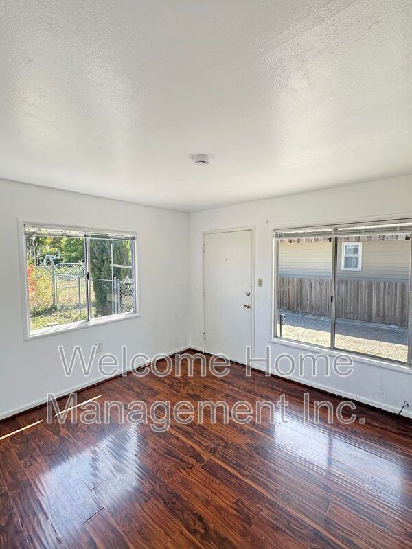 Photo - 24074 Park St